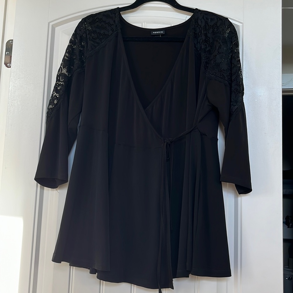 Torrid size 2 blouse